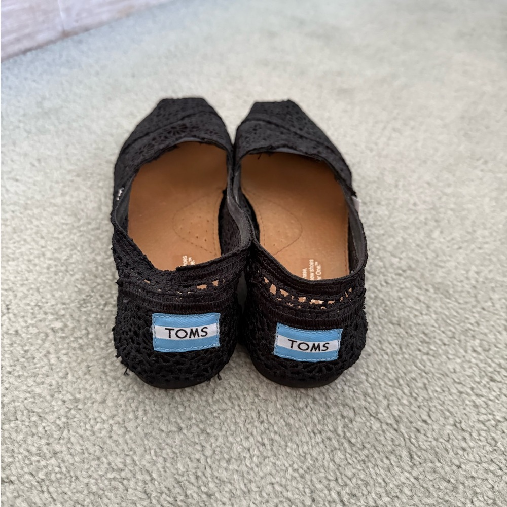 TOMS Black Moroccan Lace Alpogatas. Great condition!